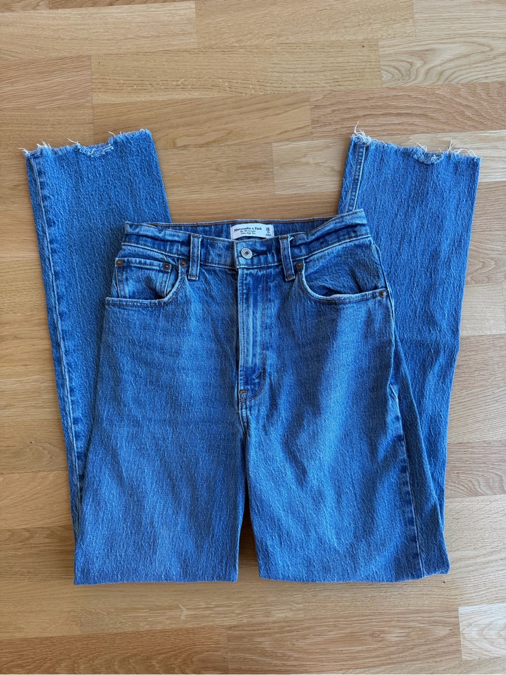 Abercrombie Curve Love ’90s Straight Ultra High Rise Jeans Size 26/2